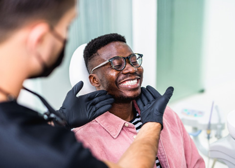 Man showing his teeth at the denitst